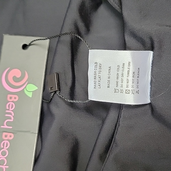 NWT- Berry Beachy ‘Adele’ Lace Up Side Thong One Piece - Picture 8 of 8